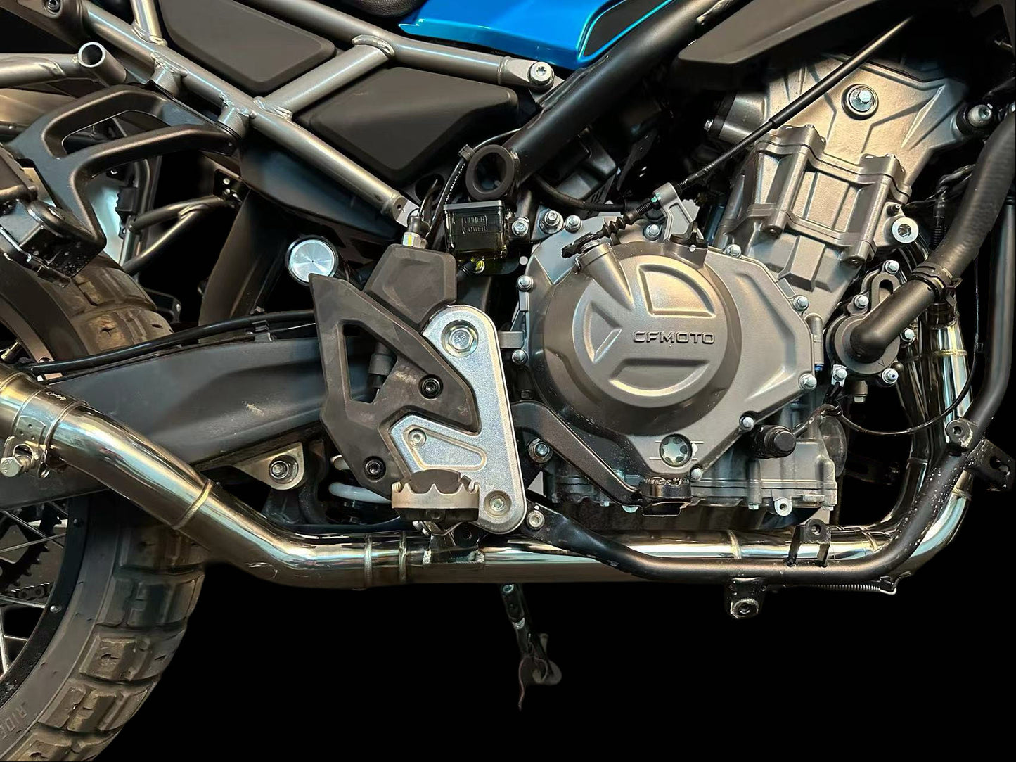 Sistema de escape de acero inoxidable CFMOTO 450MT Adventure