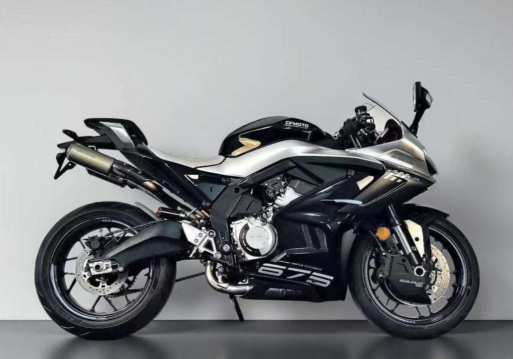 CFMOTO_675SR-R Black and silver motorcycle