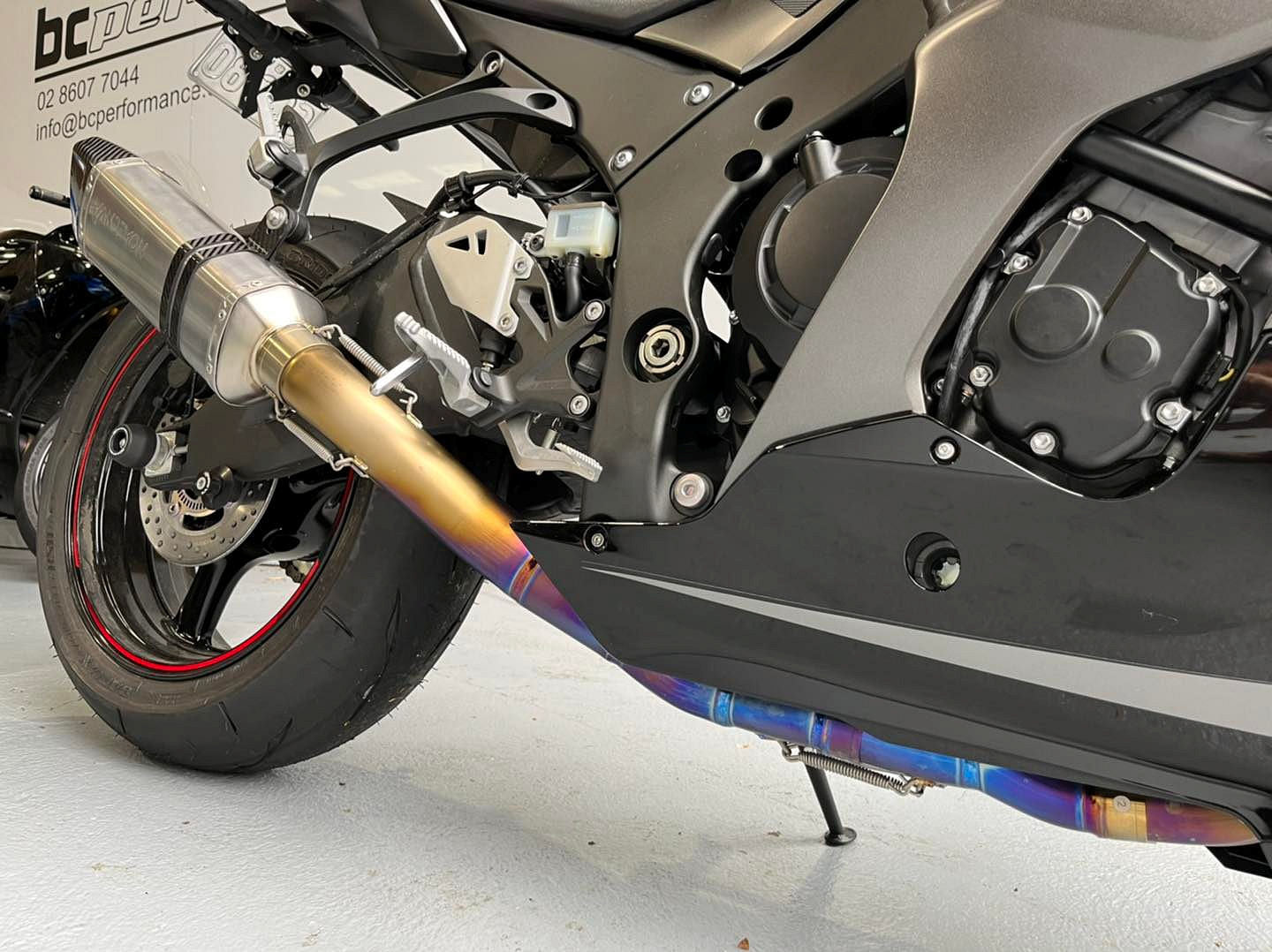 Kawasaki ZX-10R exhaust pipe