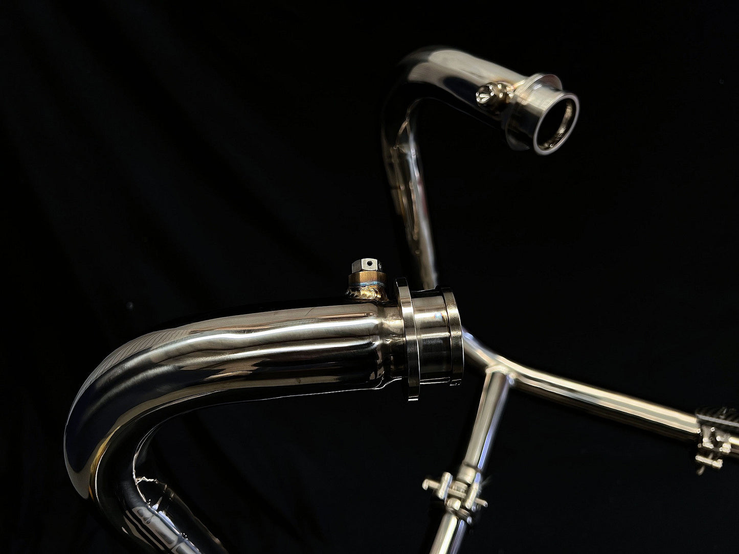 Escape de titanio pulido con tubo en H para Triumph Bonneville Bobber y Speedmaster 1200