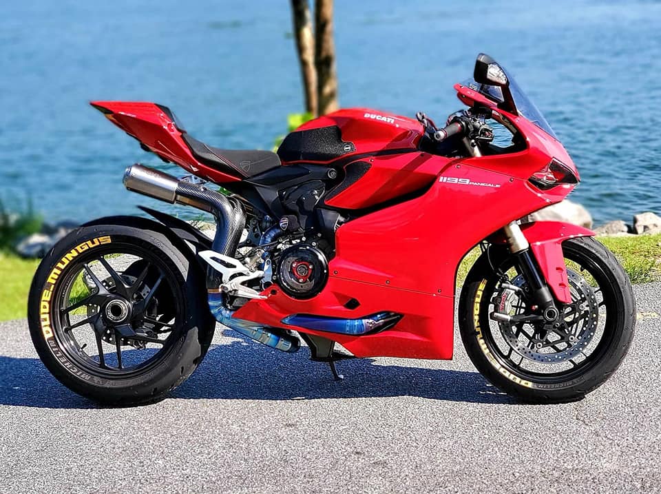 Sistema de escape de montaje alto de titanio para Ducati Panigale 1199S, 1299S, 1299 SP y R
