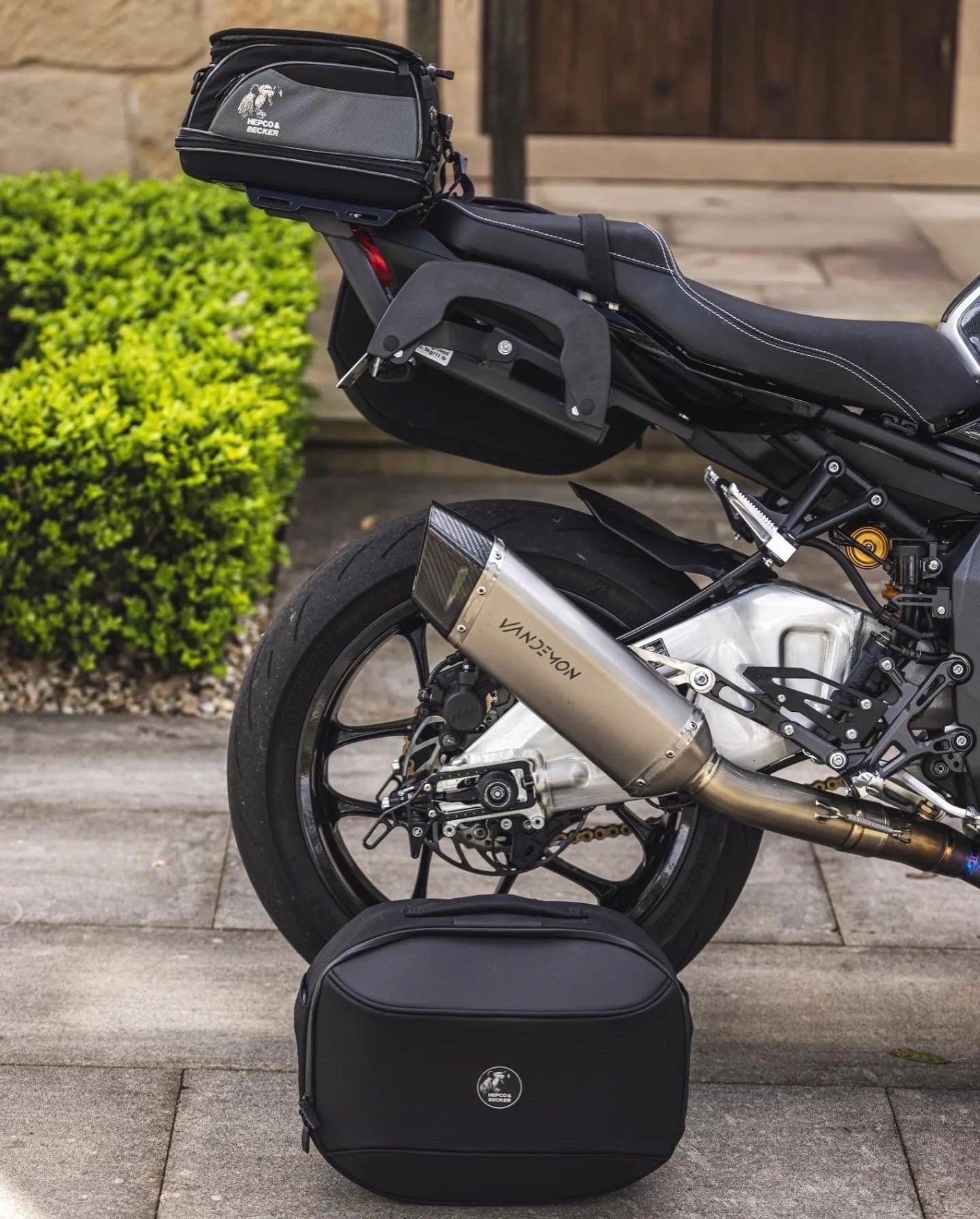 Sistema de escape de titanio Vandemon para Yamaha MT10 FZ10 2016-24