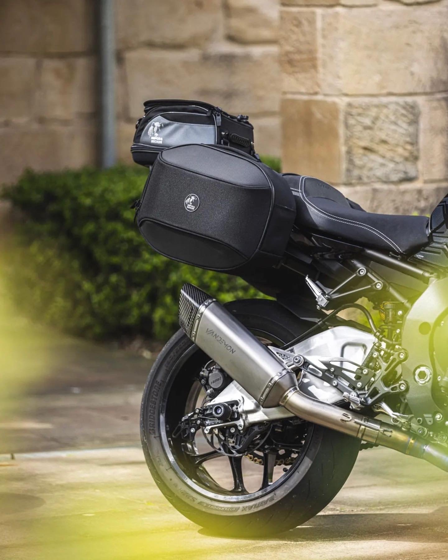 Sistema de escape de titanio Vandemon para Yamaha MT10 FZ10 2016-24