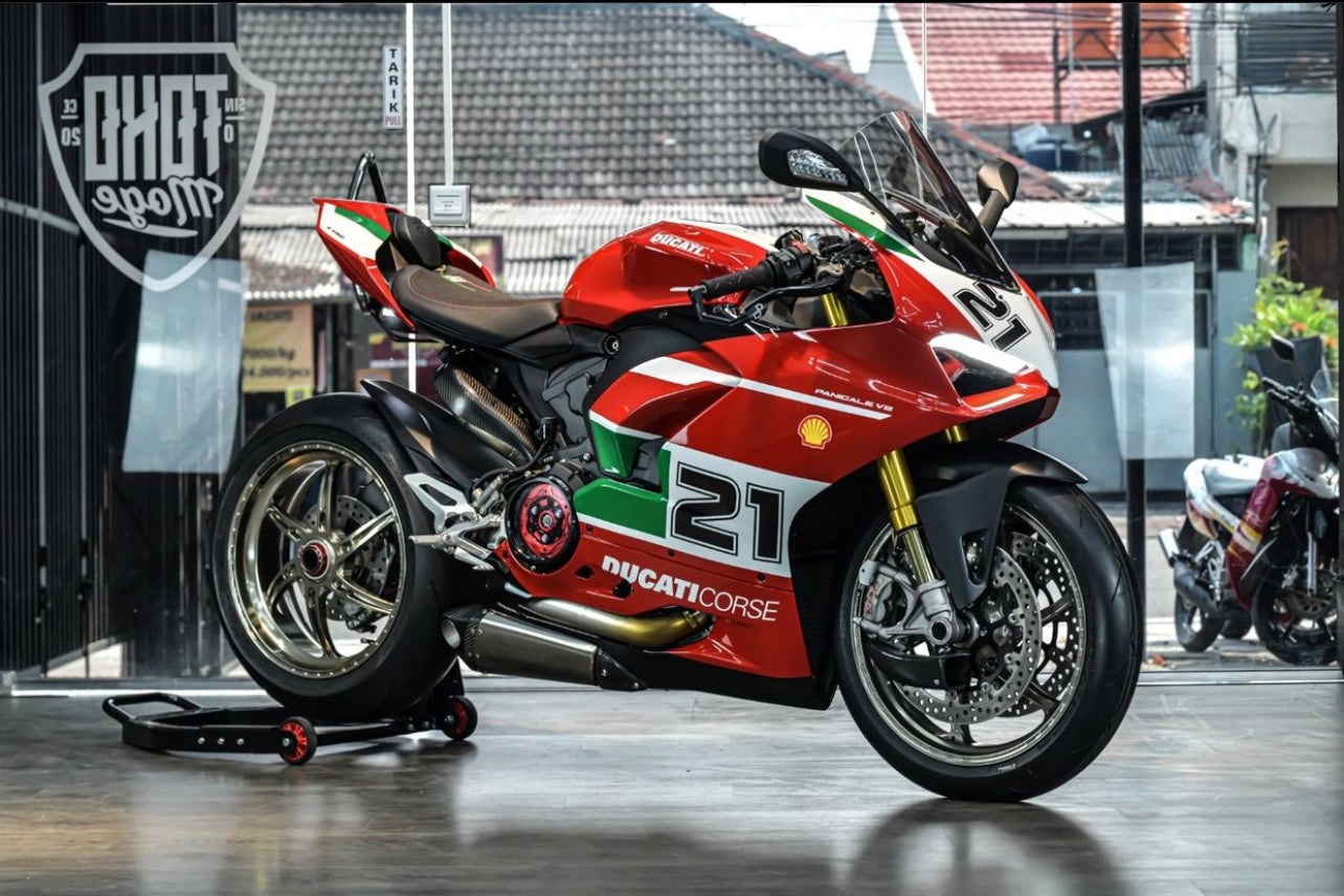 Sistema de escape de montaje bajo de titanio para Ducati V2 Panigale y Streetfighter 2020-24