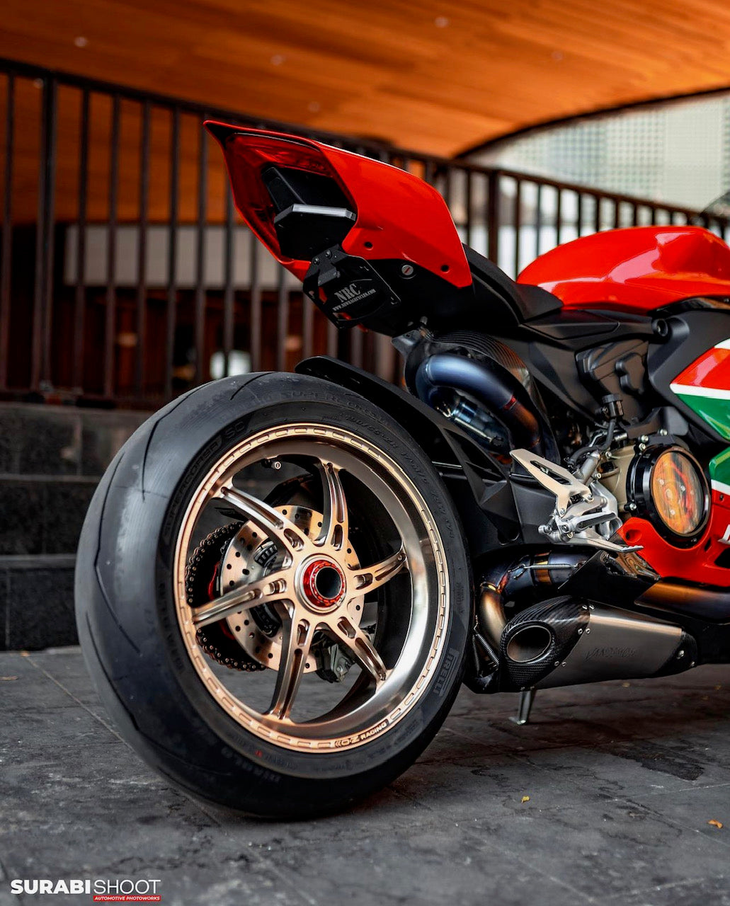 Sistema de escape de montaje bajo de titanio para Ducati V2 Panigale y Streetfighter 2020-24
