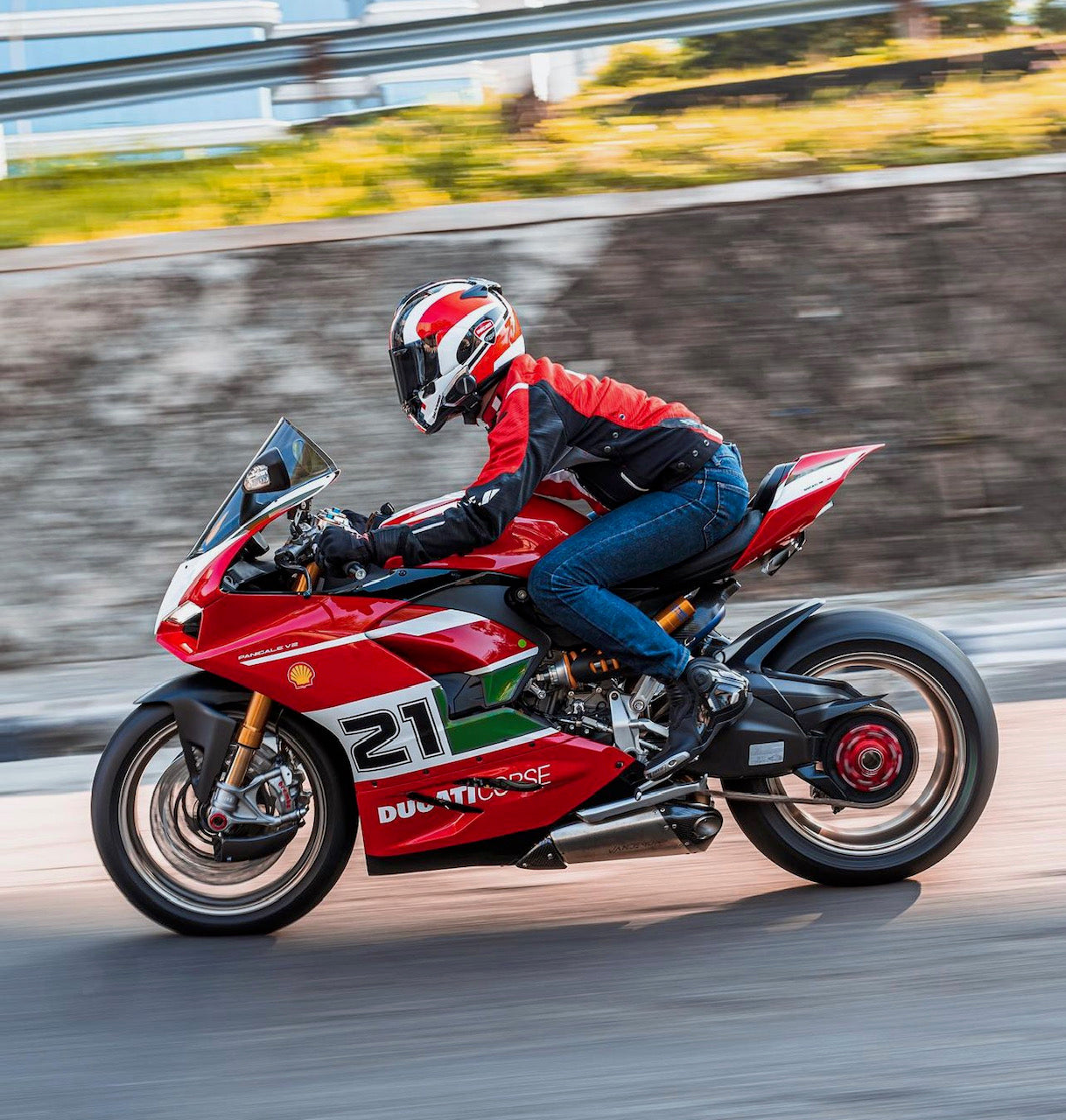 Sistema de escape de montaje bajo de titanio para Ducati V2 Panigale y Streetfighter 2020-24