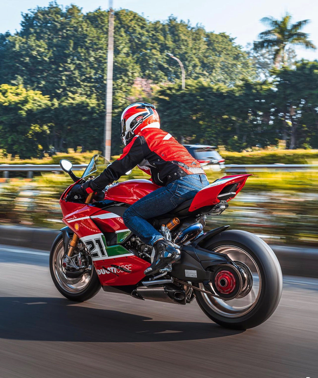 Sistema de escape de montaje bajo de titanio para Ducati V2 Panigale y Streetfighter 2020-24