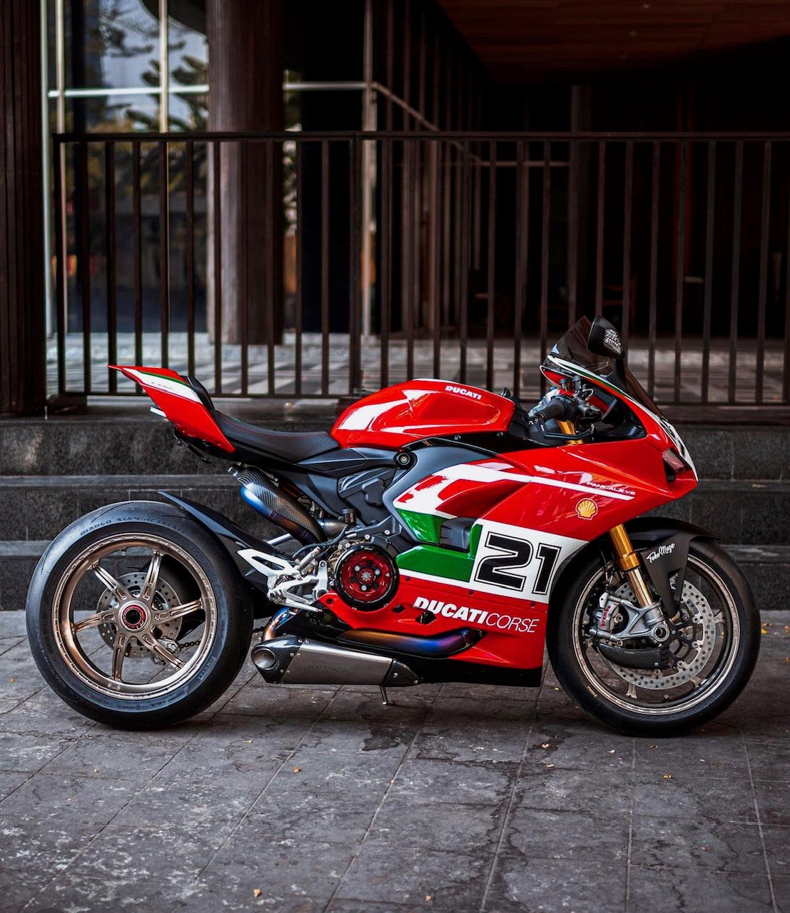 Sistema de escape de montaje bajo de titanio para Ducati V2 Panigale y Streetfighter 2020-24