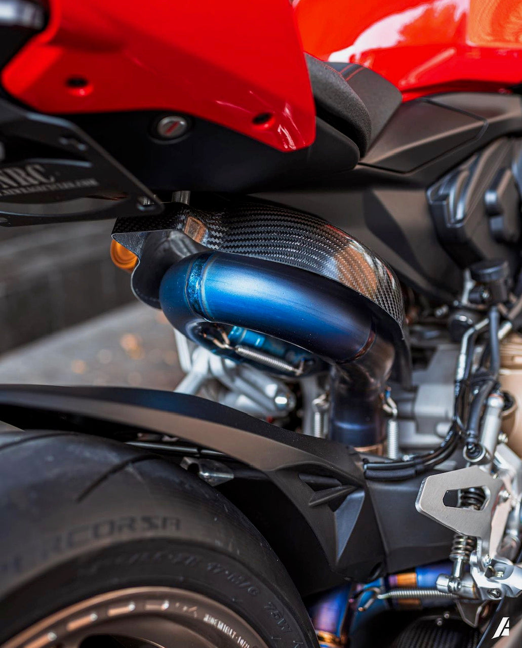 Sistema de escape de montaje bajo de titanio para Ducati V2 Panigale y Streetfighter 2020-24