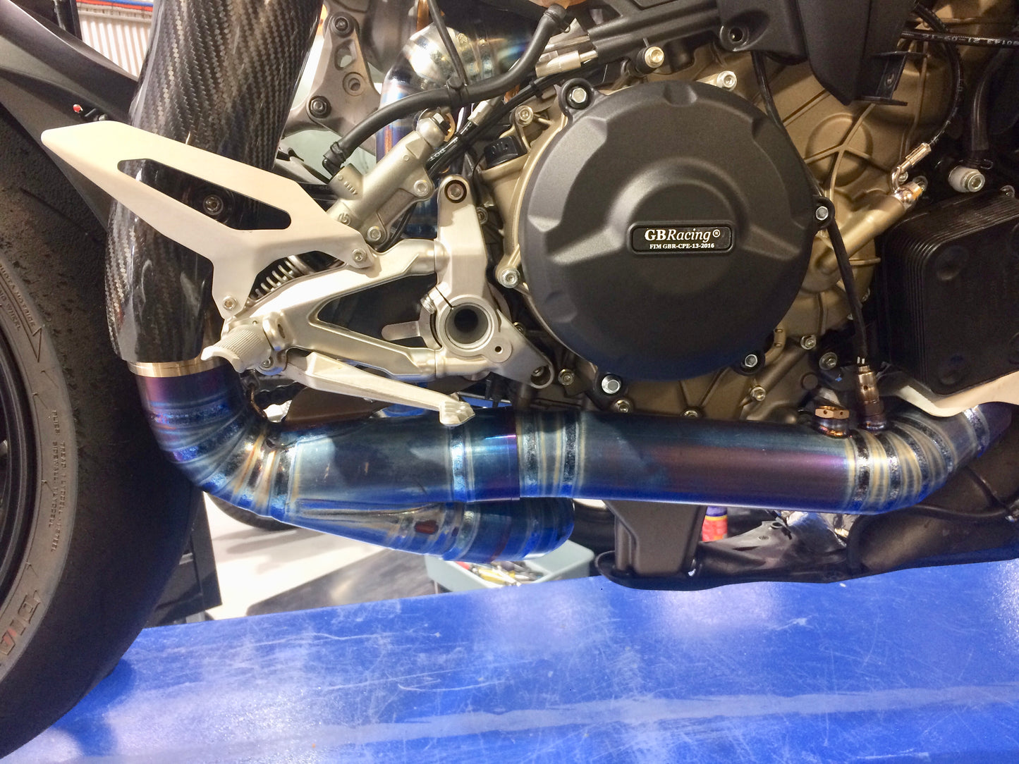 Sistema de escape de montaje alto de titanio para Ducati Panigale 1199S, 1299S, 1299 SP y R