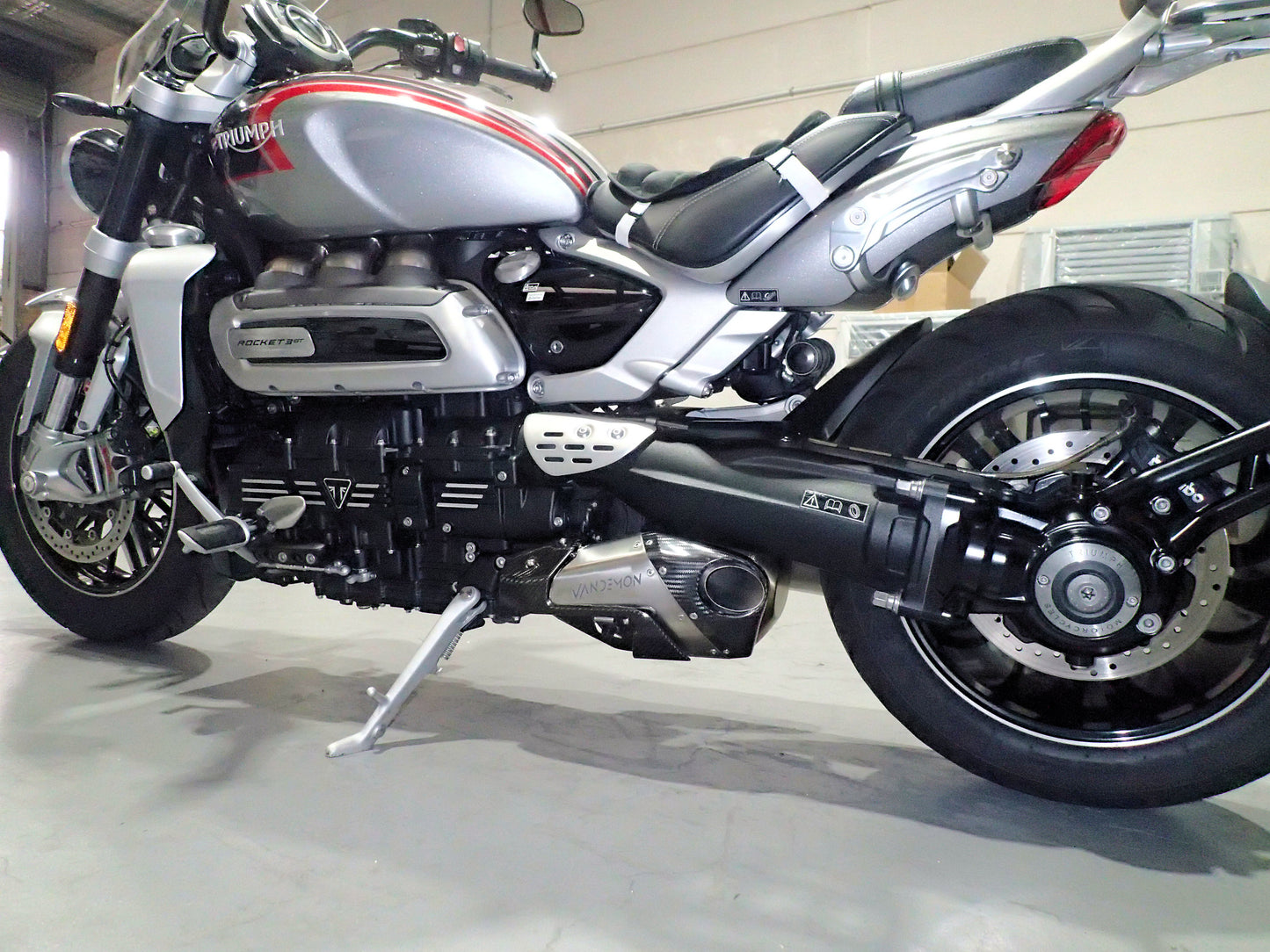 Silenciadores deslizantes Stealth de titanio bimodales para Triumph Rocket 3R y GT 2500