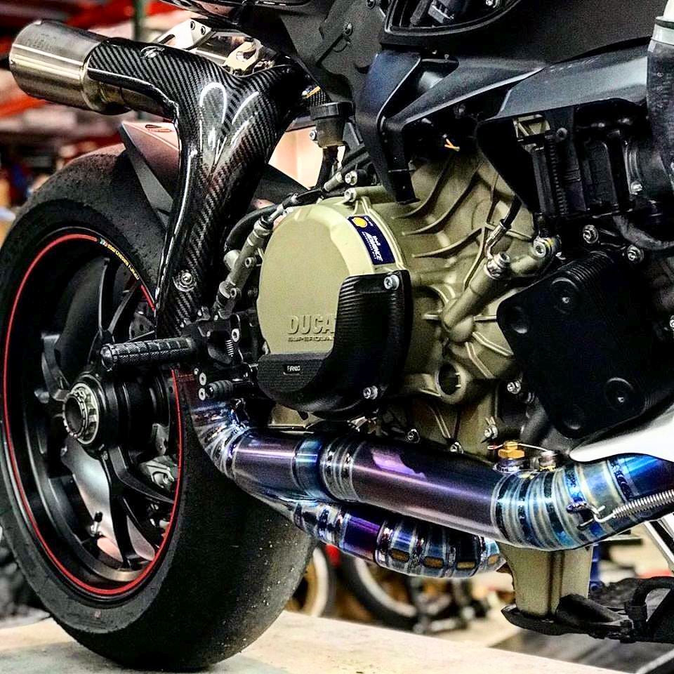 Sistema de escape de montaje alto de titanio para Ducati Panigale 1199S, 1299S, 1299 SP y R