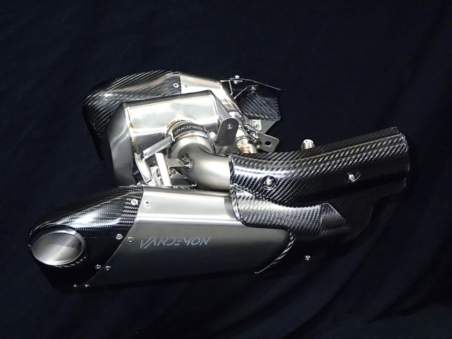 Silenciadores deslizantes Stealth de titanio bimodales para Triumph Rocket 3R y GT 2500