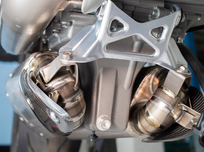 Sistema de escape de montaje bajo de titanio para Ducati V2 Panigale y Streetfighter 2020-24