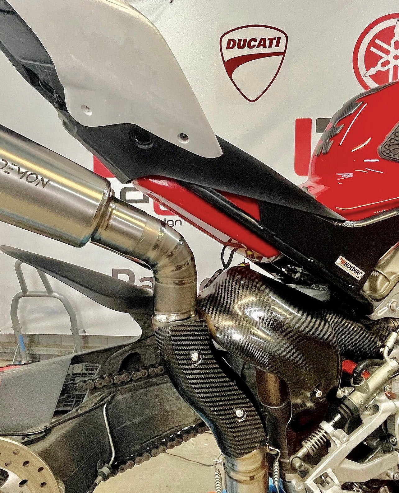 Ducati streetfighter v4 akrapovic deals slip on